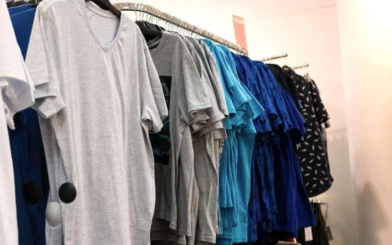 What kind of men's t-shirts to choose? Styles, collars and cuts